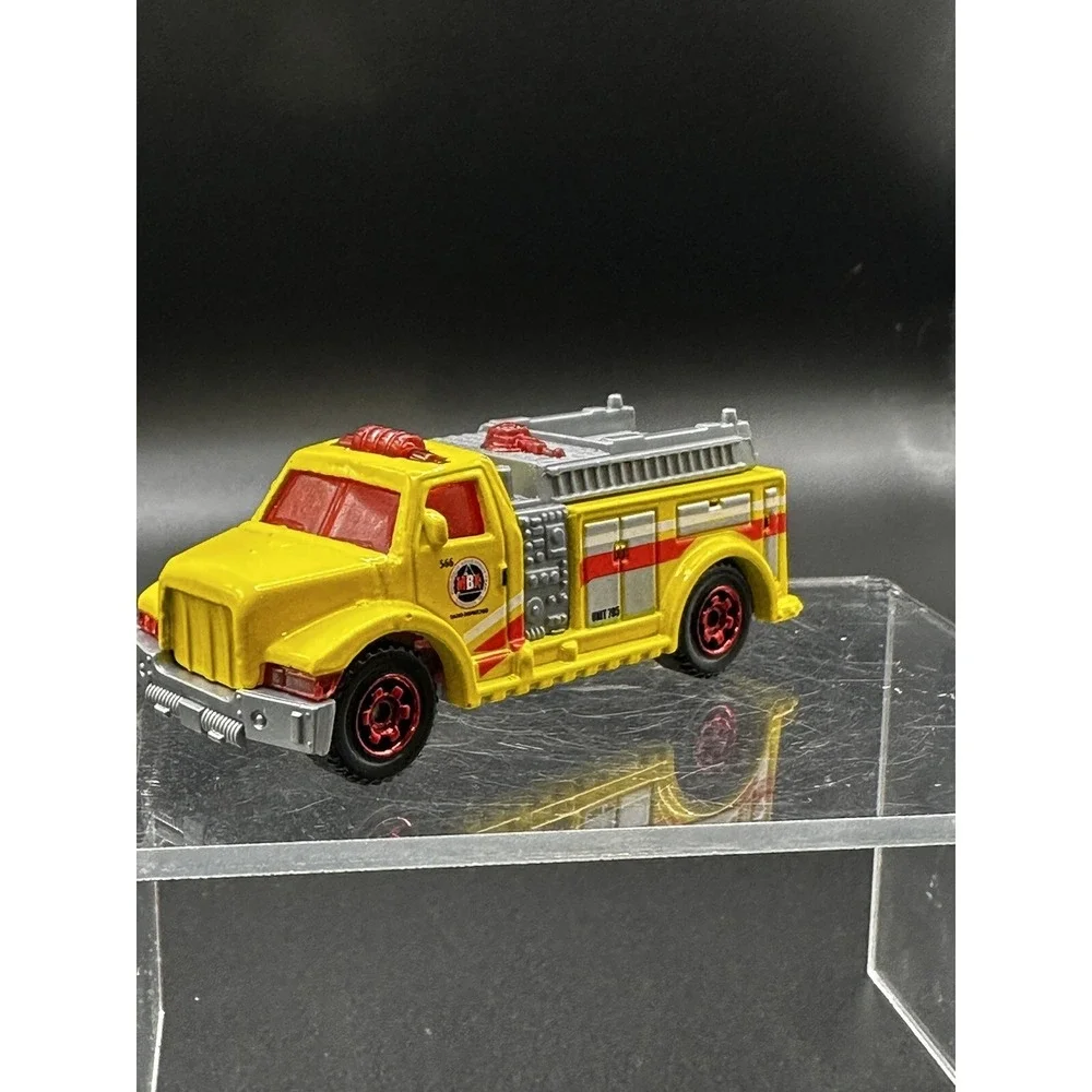 MATCHBOX HIGHWAY RESCUE FIRE TRUCK MB566 2002 Mattel Vintage Yellow Version